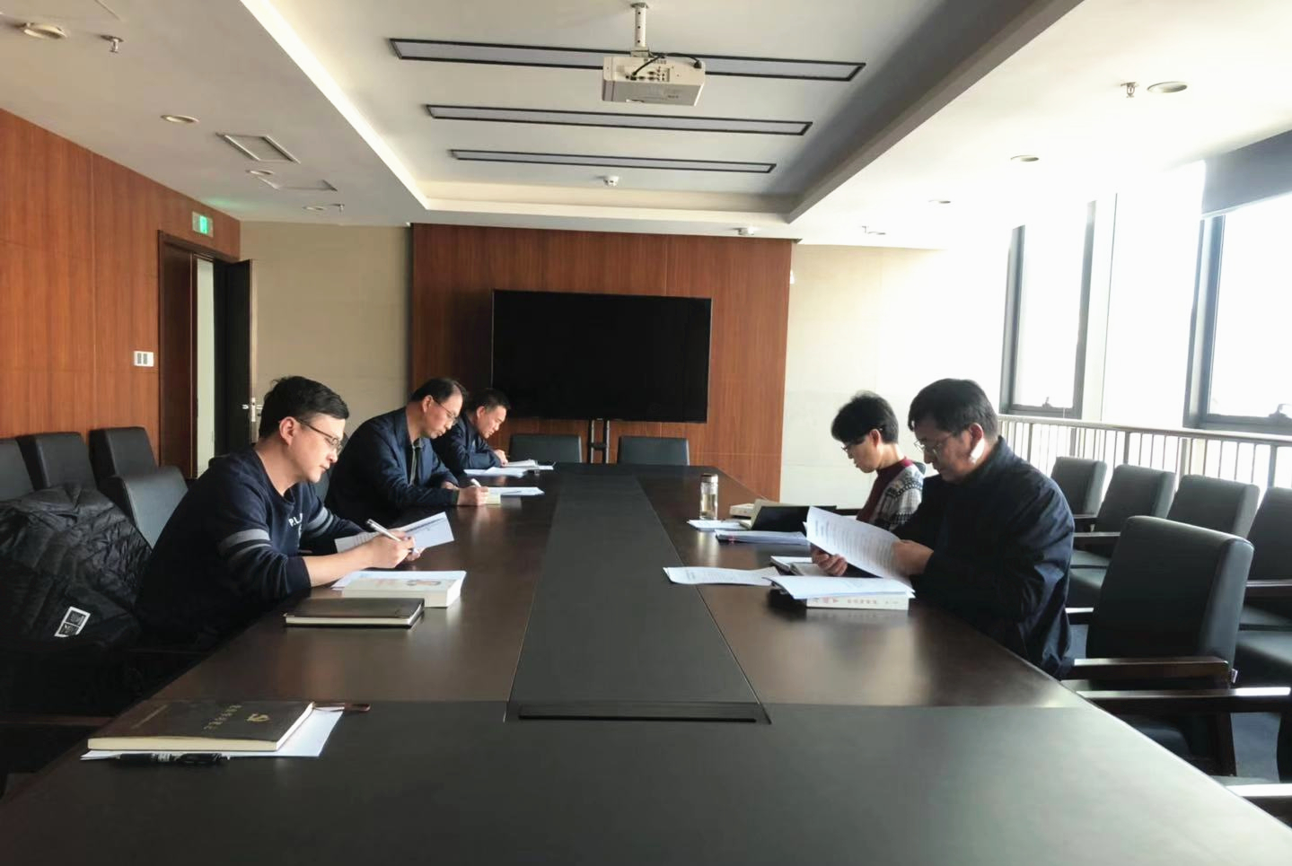 集團(tuán)機關(guān)黨委學(xué)習(xí)傳達(dá)十九屆五中全會精神